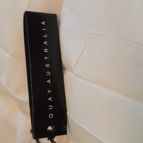 Quay Australia Vivienne 126 Aviator Sunglasses in Black/Smoke With Case - Picture 2 of 3